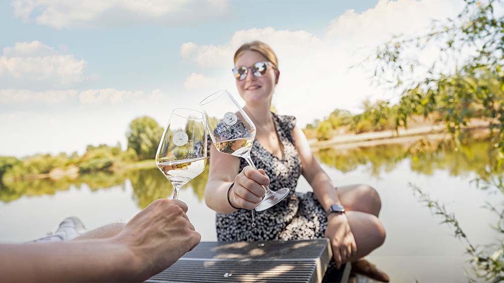 Anstoßen im Sommer